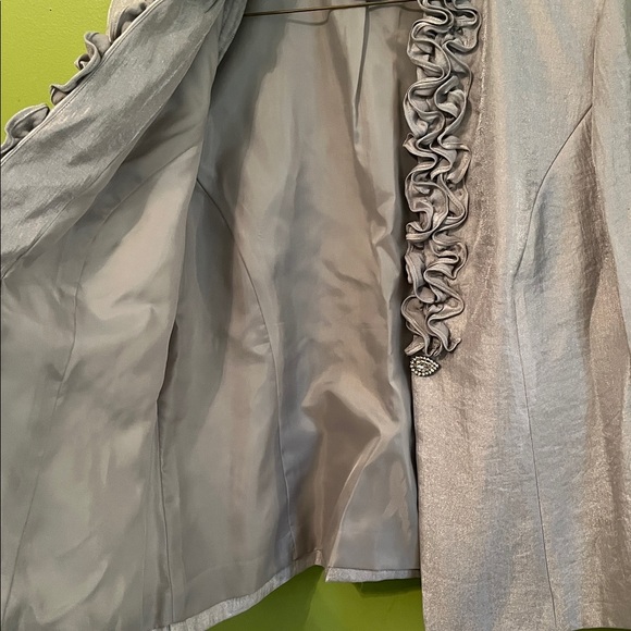 Like New Jessica Howard Silver Metallic Suit Dress With Ruffled Collar - Picture 7 of 7